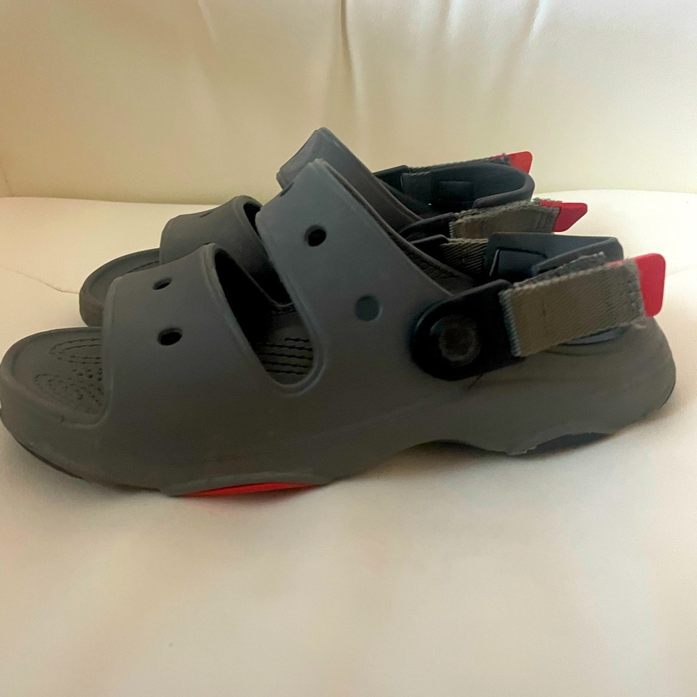 Crocs Size 1 Juvenile - Picture 2 of 5